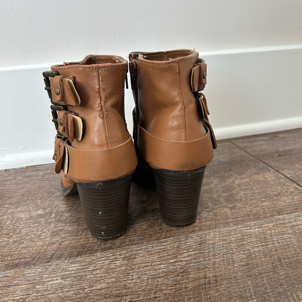 Women’s Cathy Jean Booties Tan 3 Buckle - Size 7.5 - Picture 12 of 15